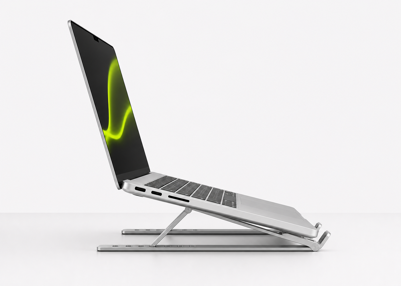 Notebook apoyada sobre el soporte ergonomico Glowi de aluminio en un escritorio minimalista